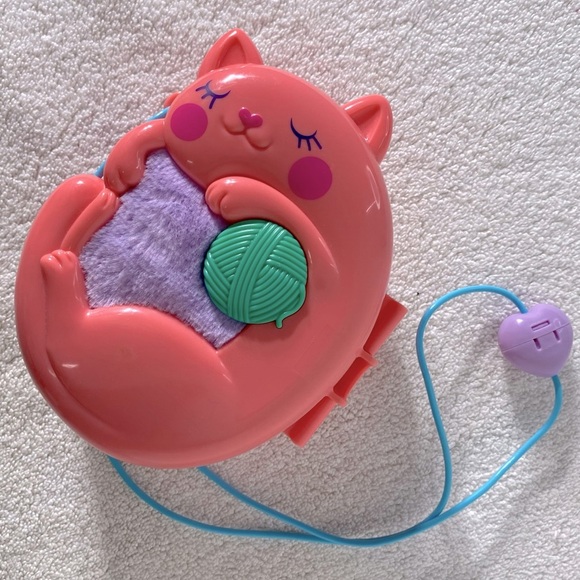 Mattel Polly Pocket Starring Shani Cuddly Cat Purse Compact - Picture 1 of 16